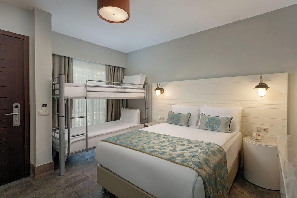 Titanic Deluxe Lara Rezervasyon