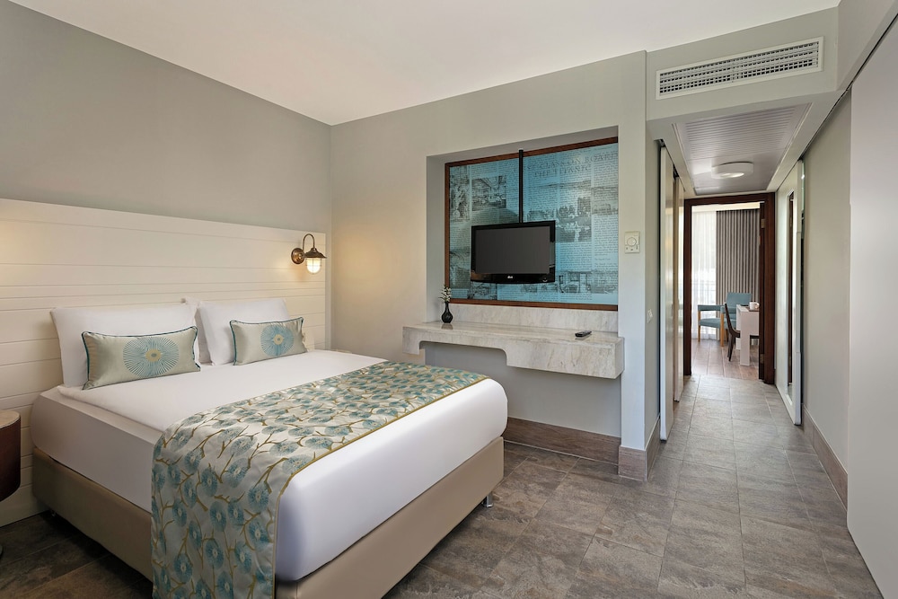 Titanic Deluxe Lara Rezervasyon