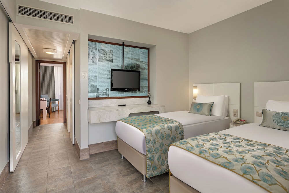 Titanic Deluxe Lara Rezervasyon