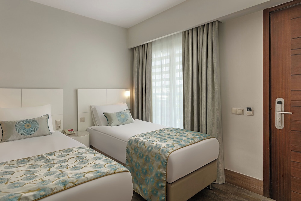 Titanic Deluxe Lara Rezervasyon