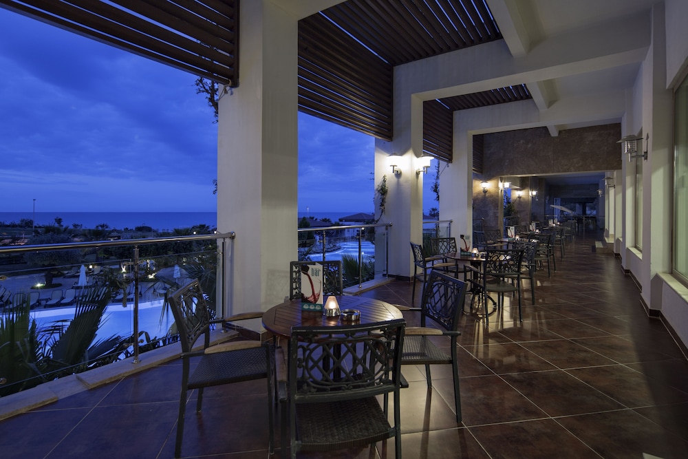 Alba Royal Hotel Rezervasyon