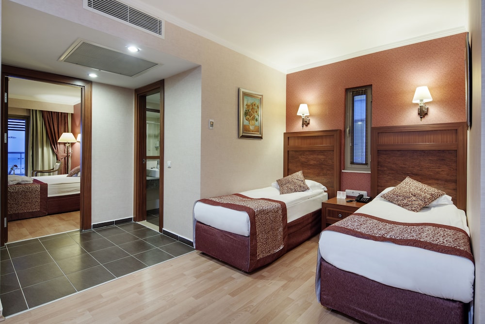 Alba Royal Hotel Rezervasyon