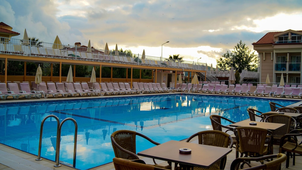 Aes Club Hotel Rezervasyon