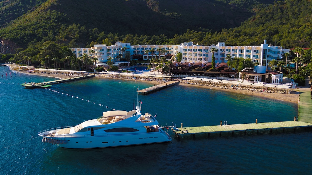 Fortezza Beach Resort Rezervasyon