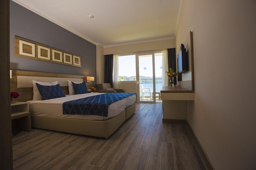 Fortezza Beach Resort Rezervasyon