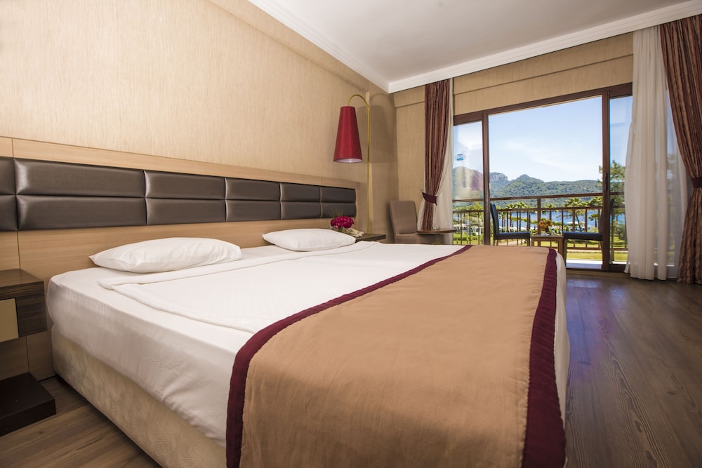 Fortezza Beach Resort Rezervasyon