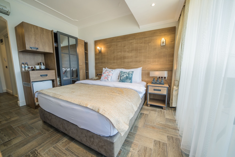 Aurasia Beach Hotel Rezervasyon