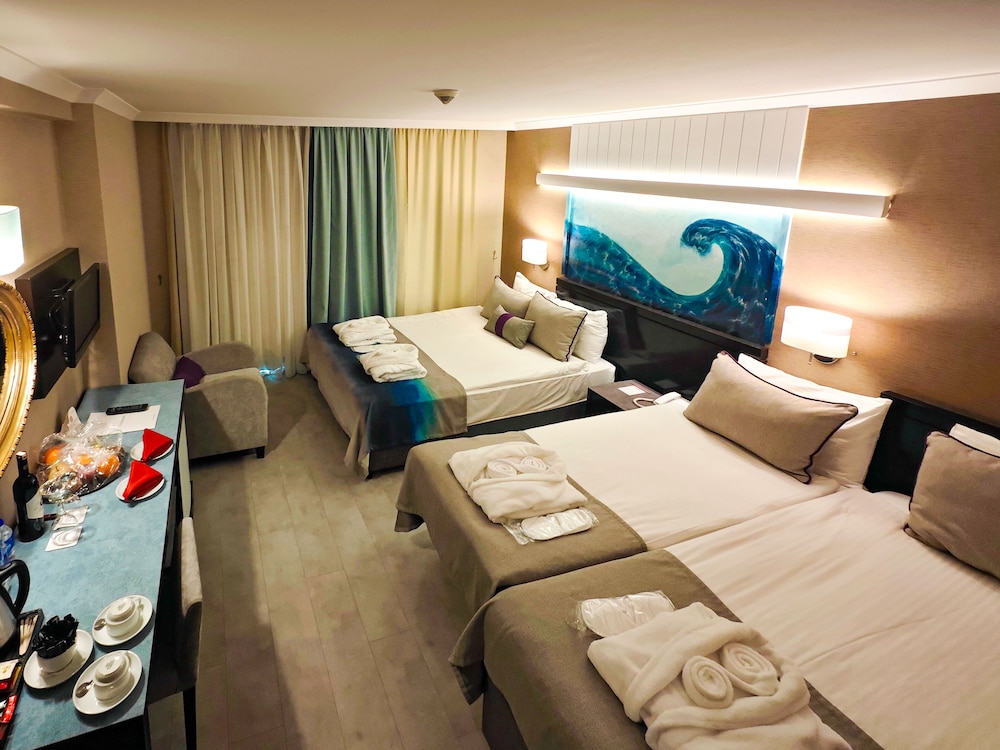 Catamaran Quality Times Rezervasyon