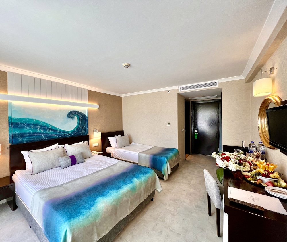 Catamaran Quality Times Rezervasyon