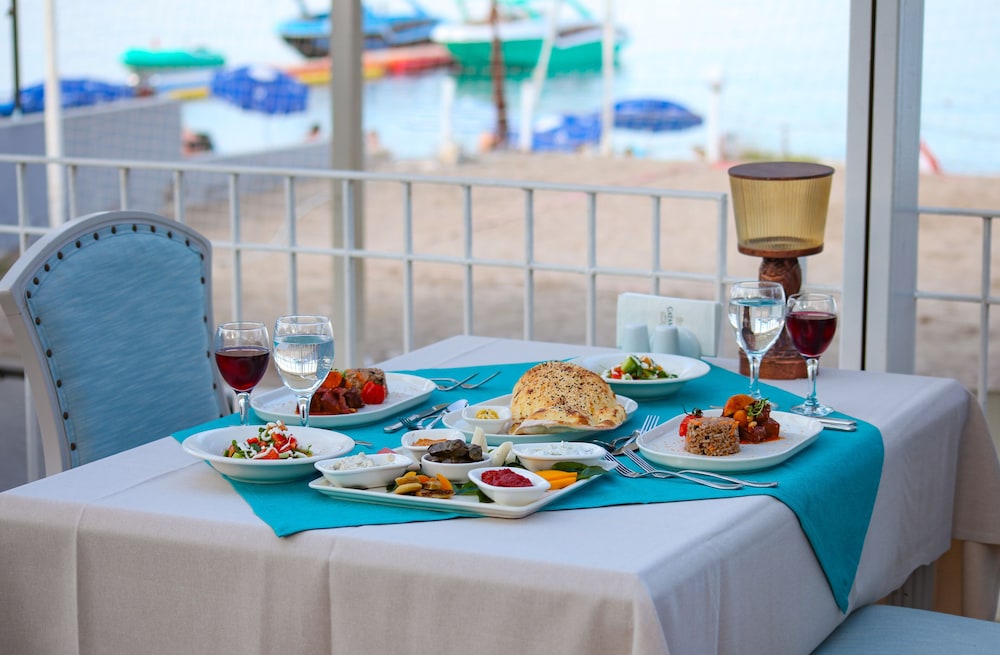 Catamaran Quality Times Rezervasyon