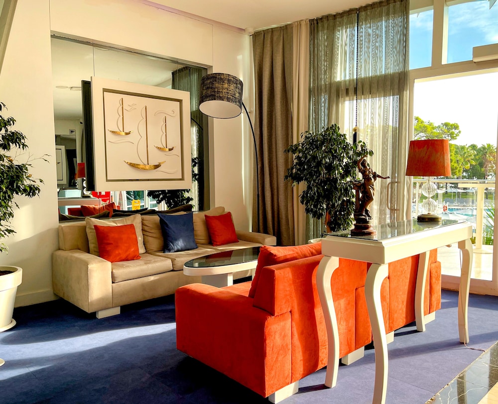 Catamaran Quality Times Rezervasyon