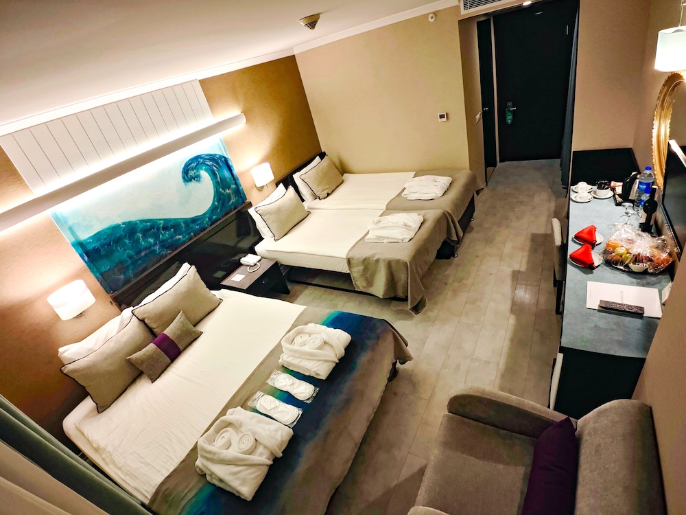 Catamaran Quality Times Rezervasyon