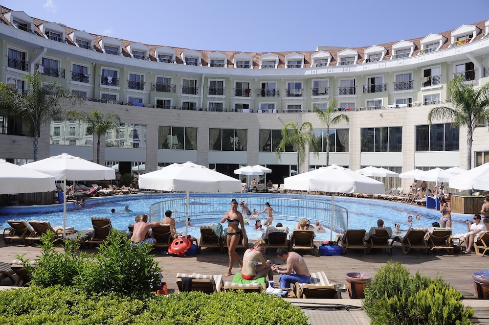 Meder Resort Rezervasyon