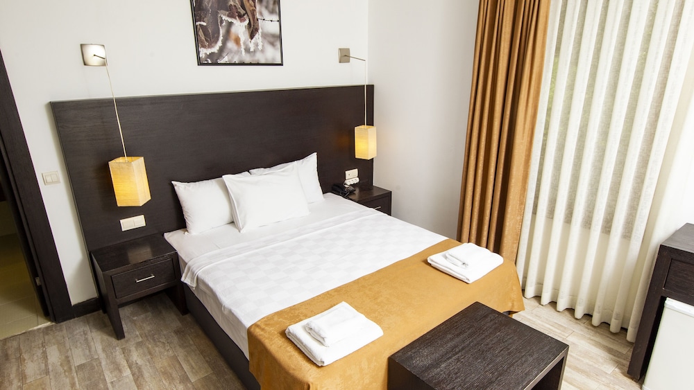 Flora Hotel Rezervasyon