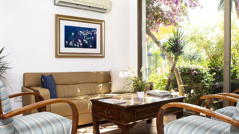 Flora Hotel Rezervasyon