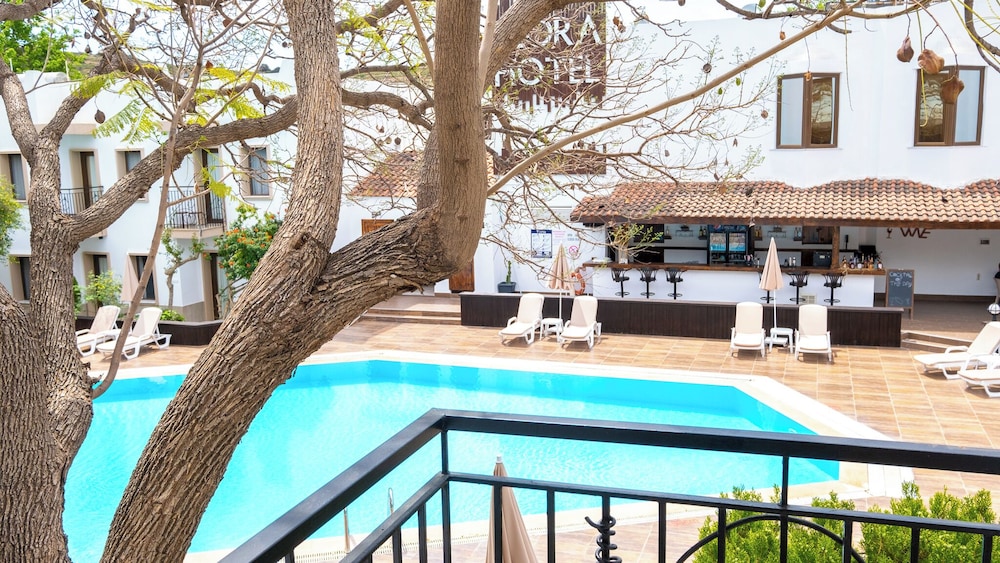 Flora Hotel Rezervasyon