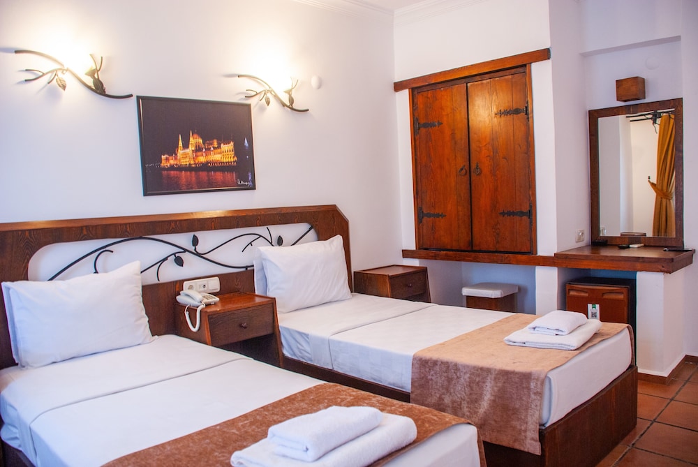 Flora Hotel Rezervasyon