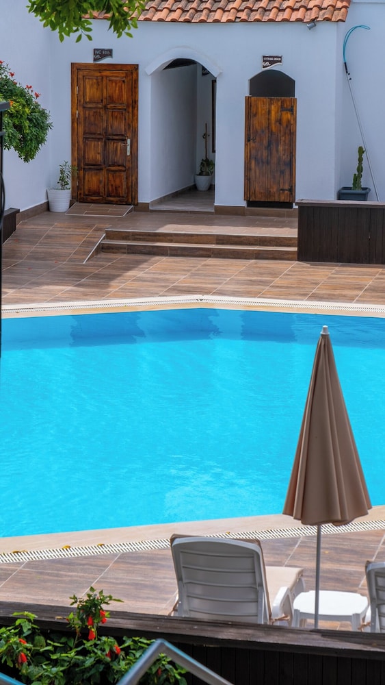 Flora Hotel Rezervasyon