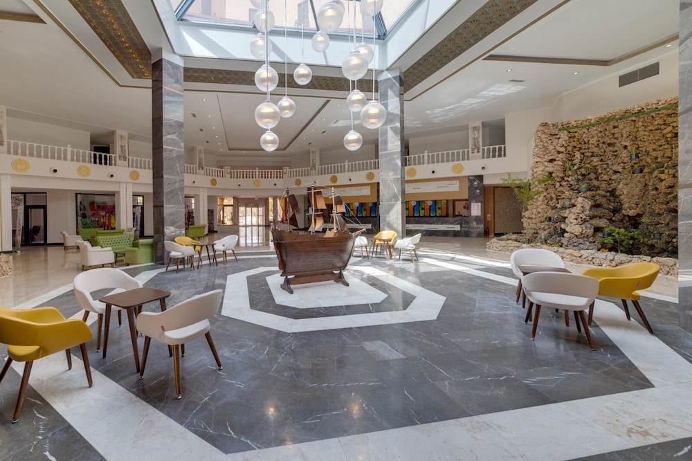 The Holiday Resort Hotel Rezervasyon