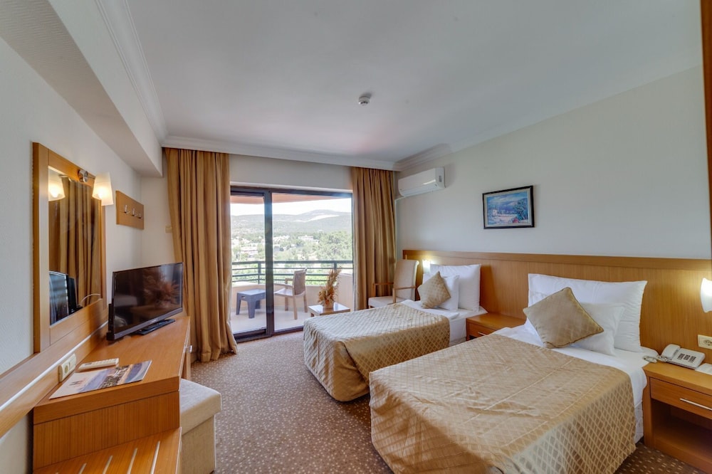 The Holiday Resort Hotel Rezervasyon