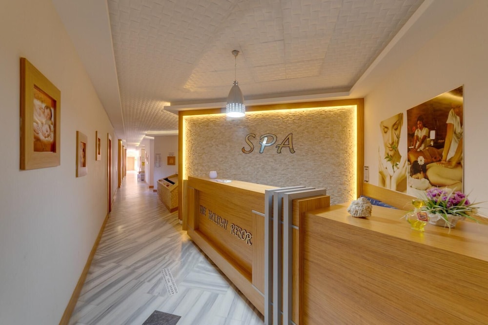 The Holiday Resort Hotel Rezervasyon