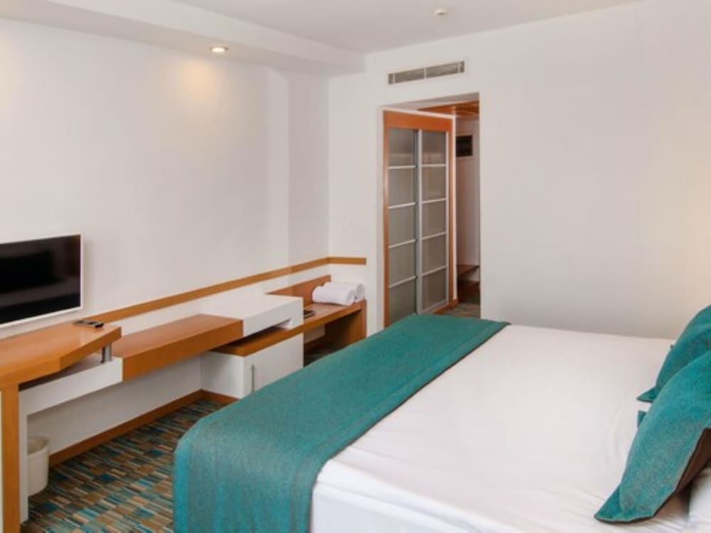 Ladonia Hotels Adakule Rezervasyon