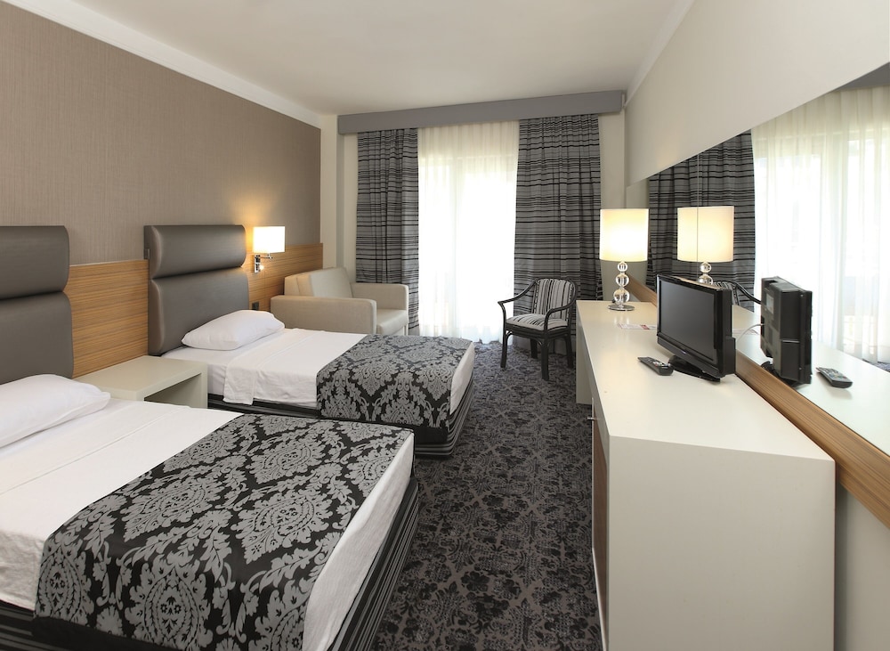 Cettia Beach Resort Rezervasyon