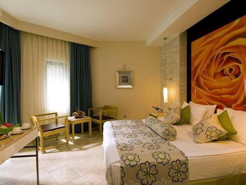 Blue Waters Club Rezervasyon