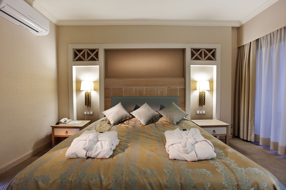 Quadas Hotel Rezervasyon