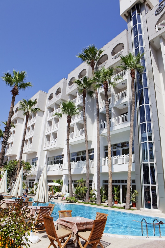 Quadas Hotel Rezervasyon