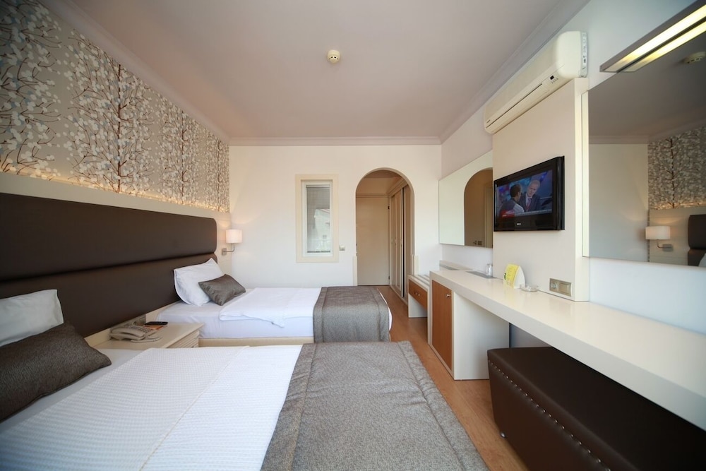 Grand Faros Hotel Rezervasyon