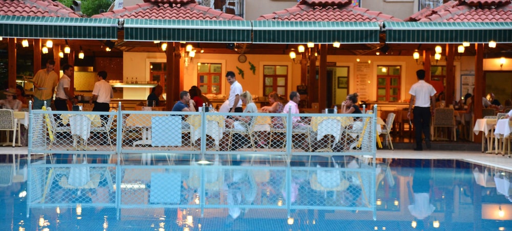 Perdikia Beach Hotel Rezervasyon
