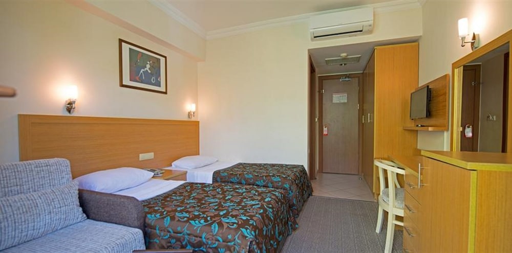 Perdikia Beach Hotel Rezervasyon