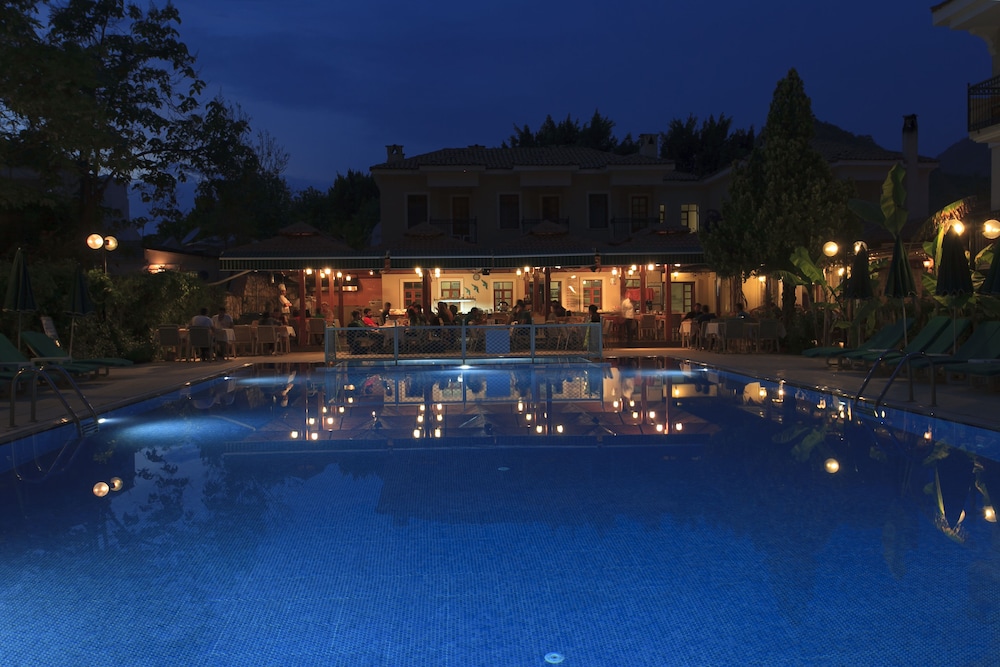 Perdikia Beach Hotel Rezervasyon