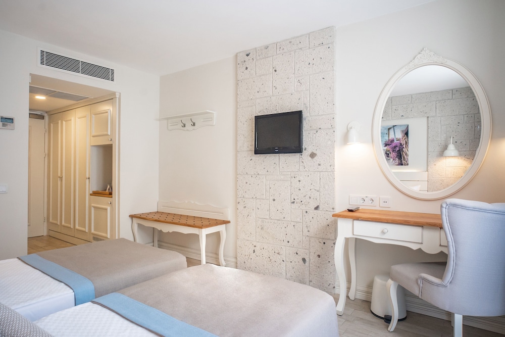 MW Phokaia Beach & Resort Rezervasyon