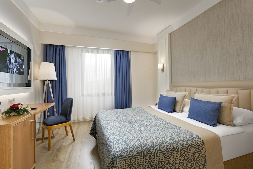 Limak Atlantis Deluxe Hotel & Resort Rezervasyon
