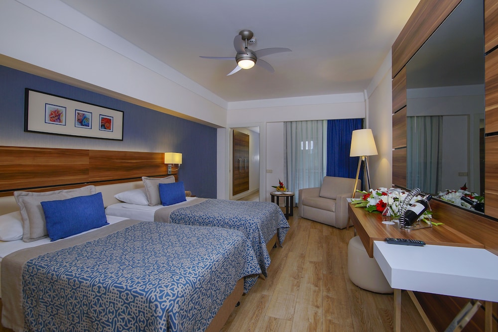 Limak Atlantis Deluxe Hotel & Resort Rezervasyon