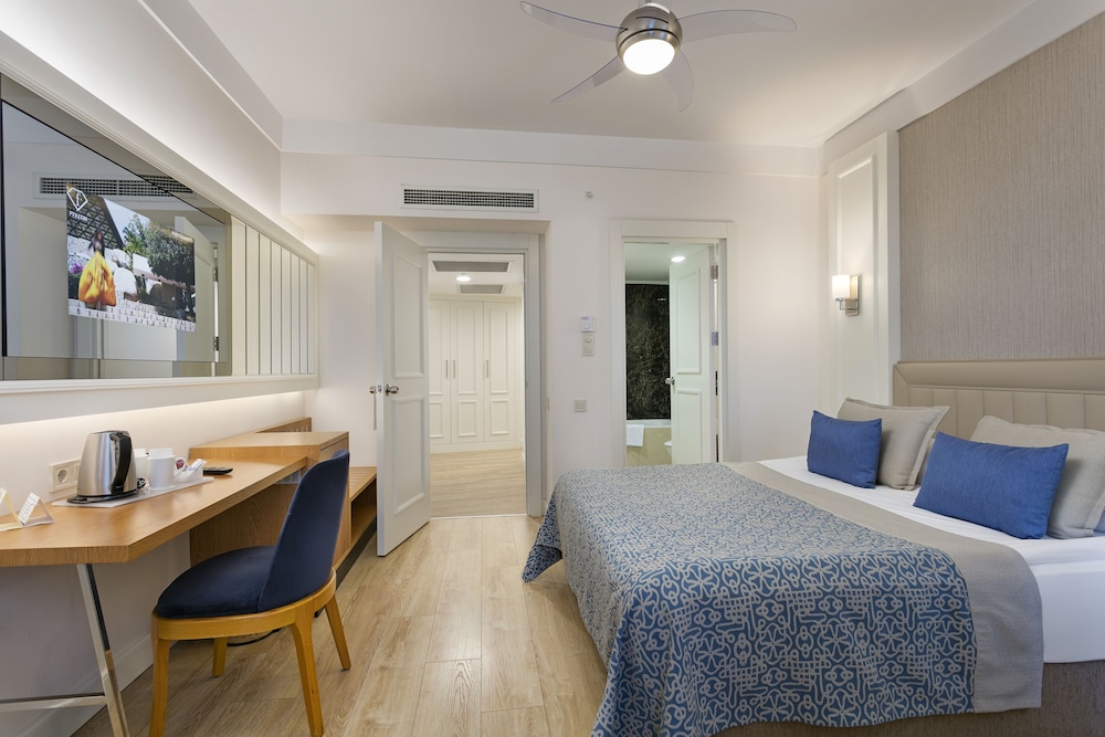 Limak Atlantis Deluxe Hotel & Resort Rezervasyon