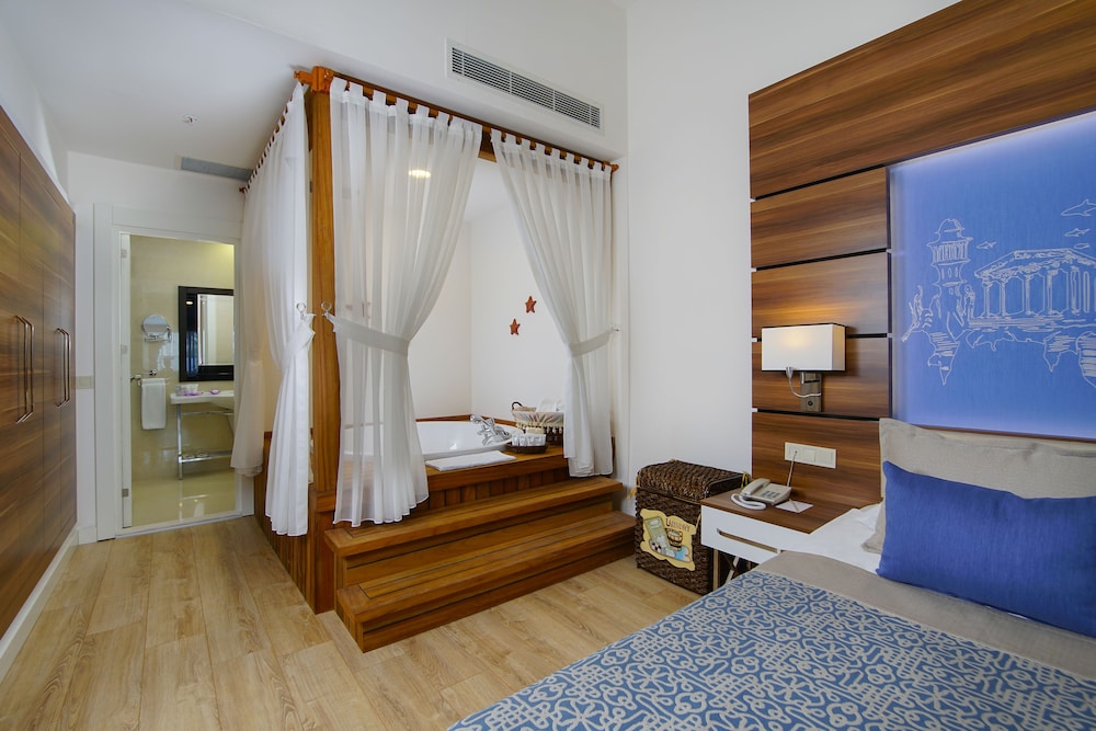 Limak Atlantis Deluxe Hotel & Resort Rezervasyon