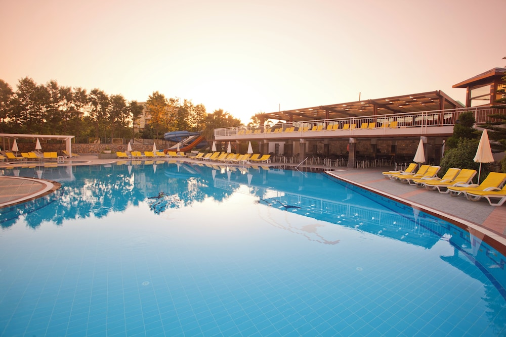 Club Mermaid Village Rezervasyon