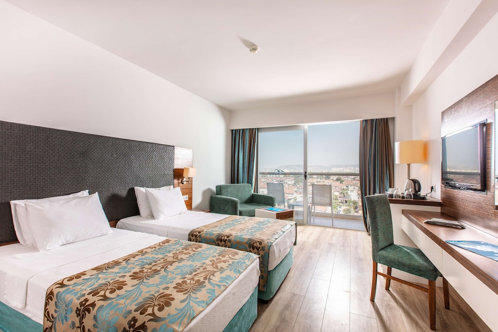 Palm Wings Beach Resort & Spa Kusadasi Rezervasyon