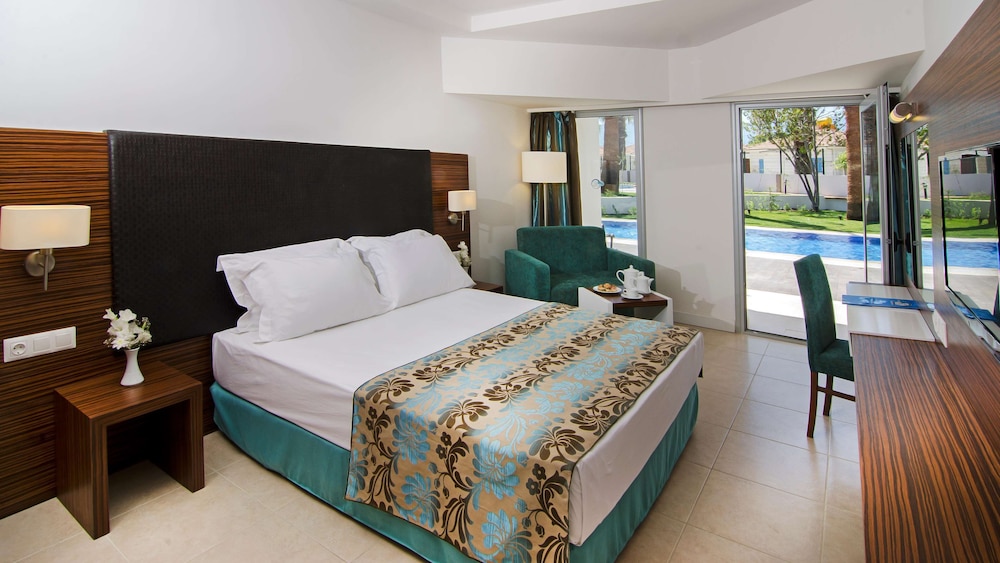Palm Wings Beach Resort & Spa Kusadasi Rezervasyon