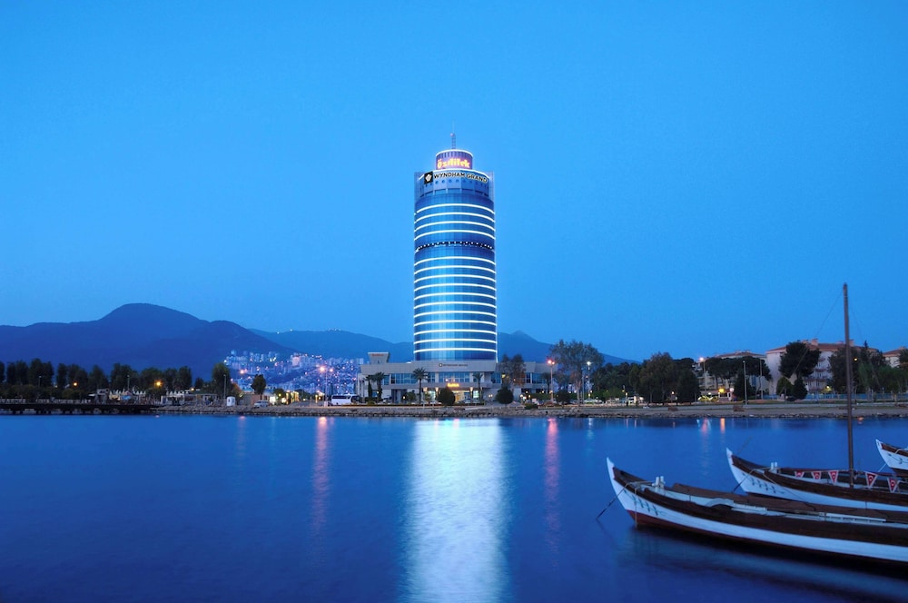 Wyndham Grand Izmir Özdilek Thermal & Spa Rezervasyon
