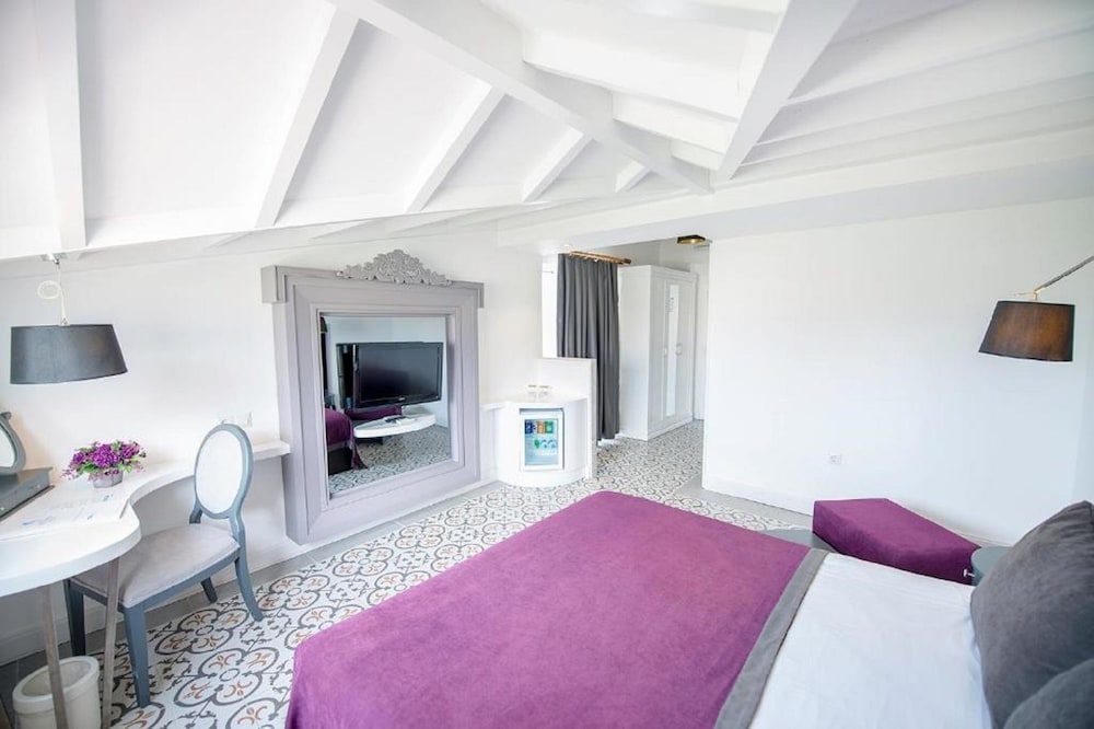 Crystal Aura Rezervasyon