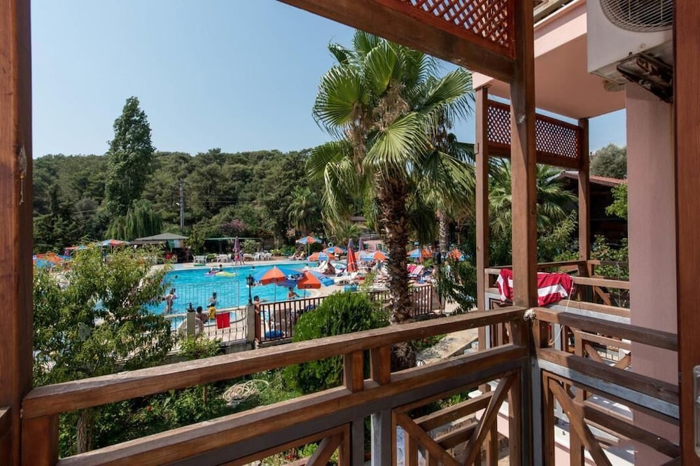 Pink Palace Hotel Rezervasyon
