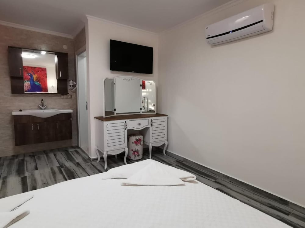 Pink Palace Hotel Rezervasyon