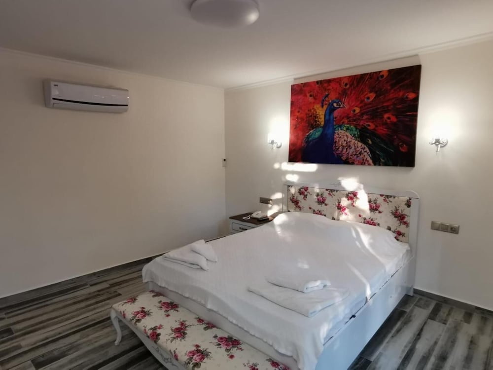 Pink Palace Hotel Rezervasyon