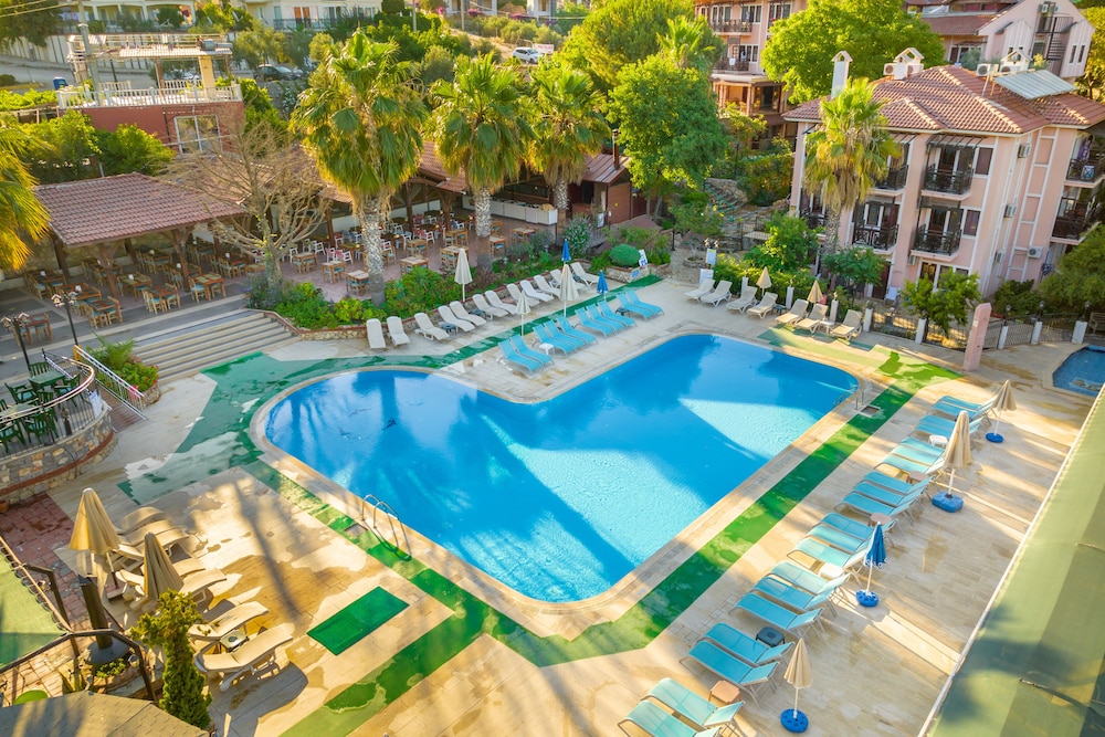 Pink Palace Hotel Rezervasyon