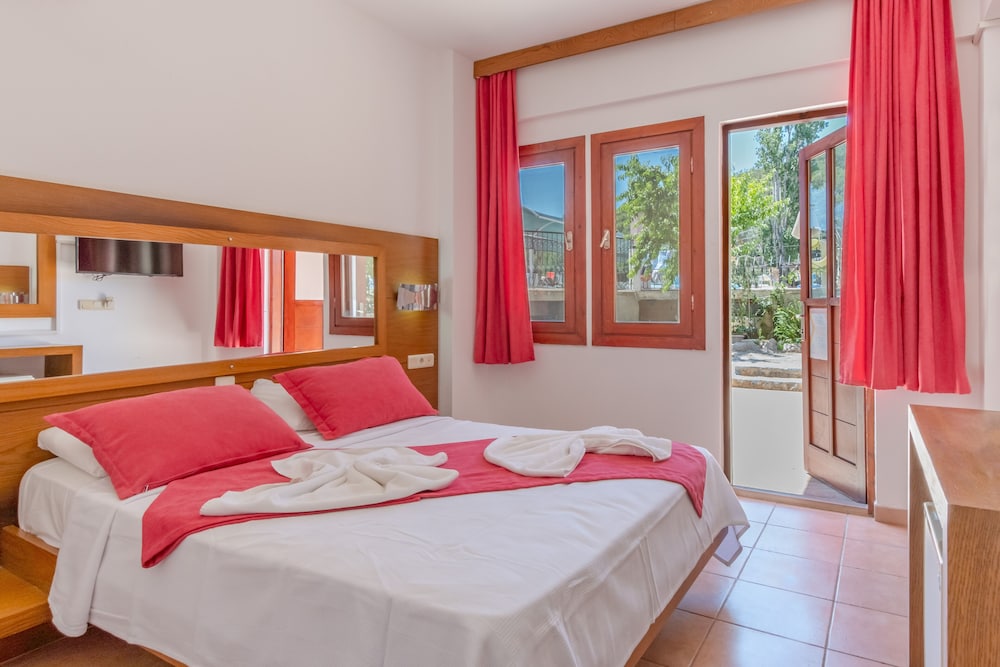 Pink Palace Hotel Rezervasyon