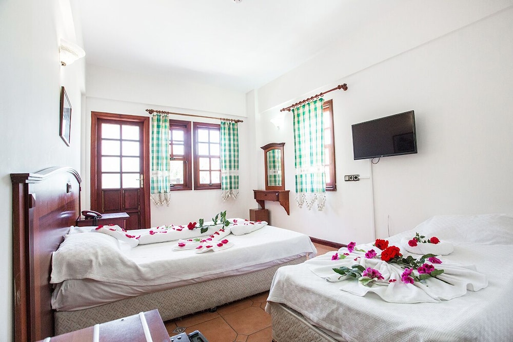 Pink Palace Hotel Rezervasyon